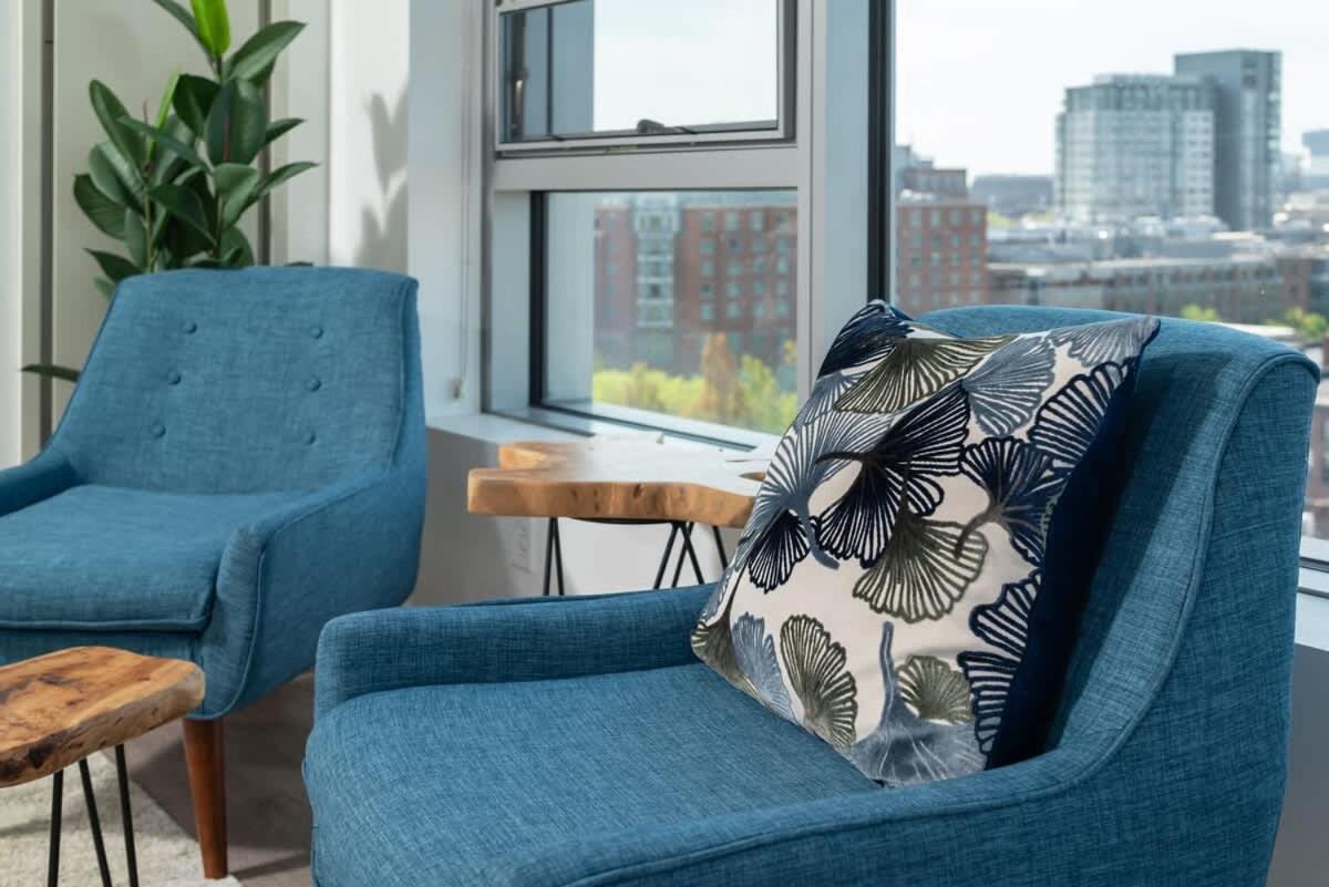 Serene King Bed By Mit Harvard Gym Apartment Cambridge