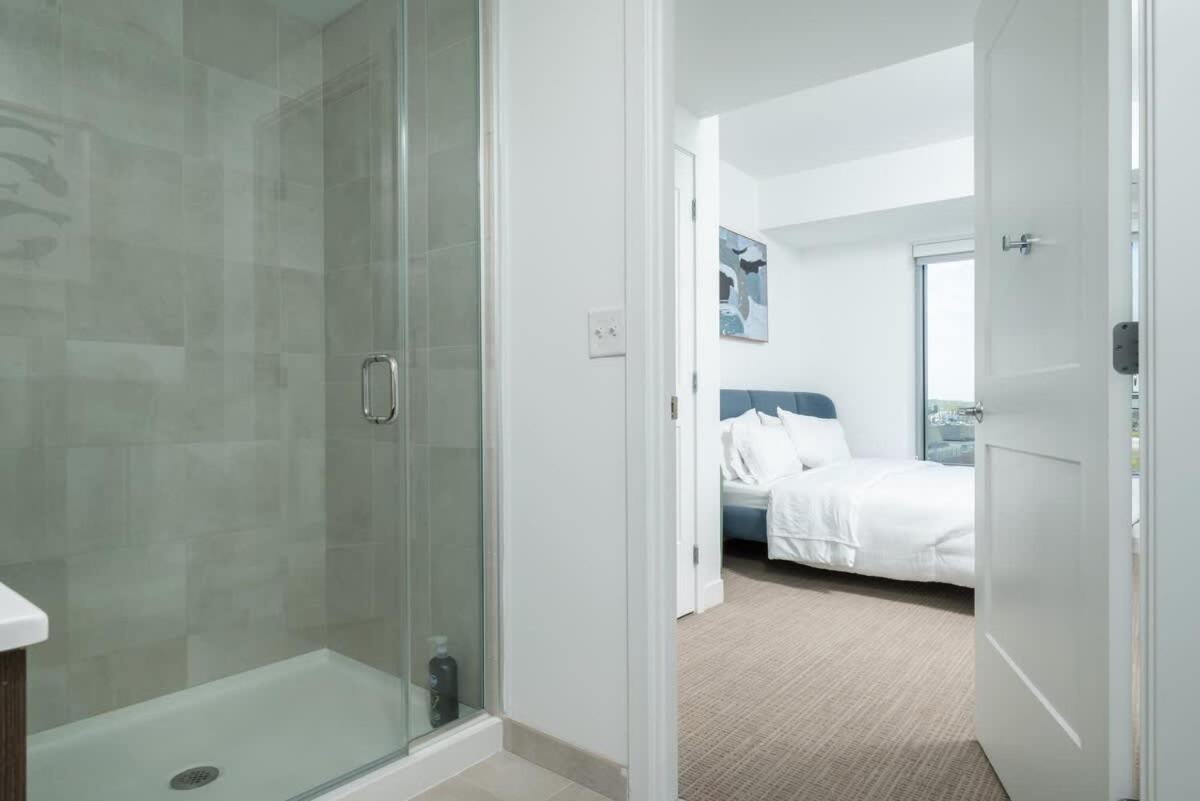 Serene King Bed By Mit Harvard Gym *