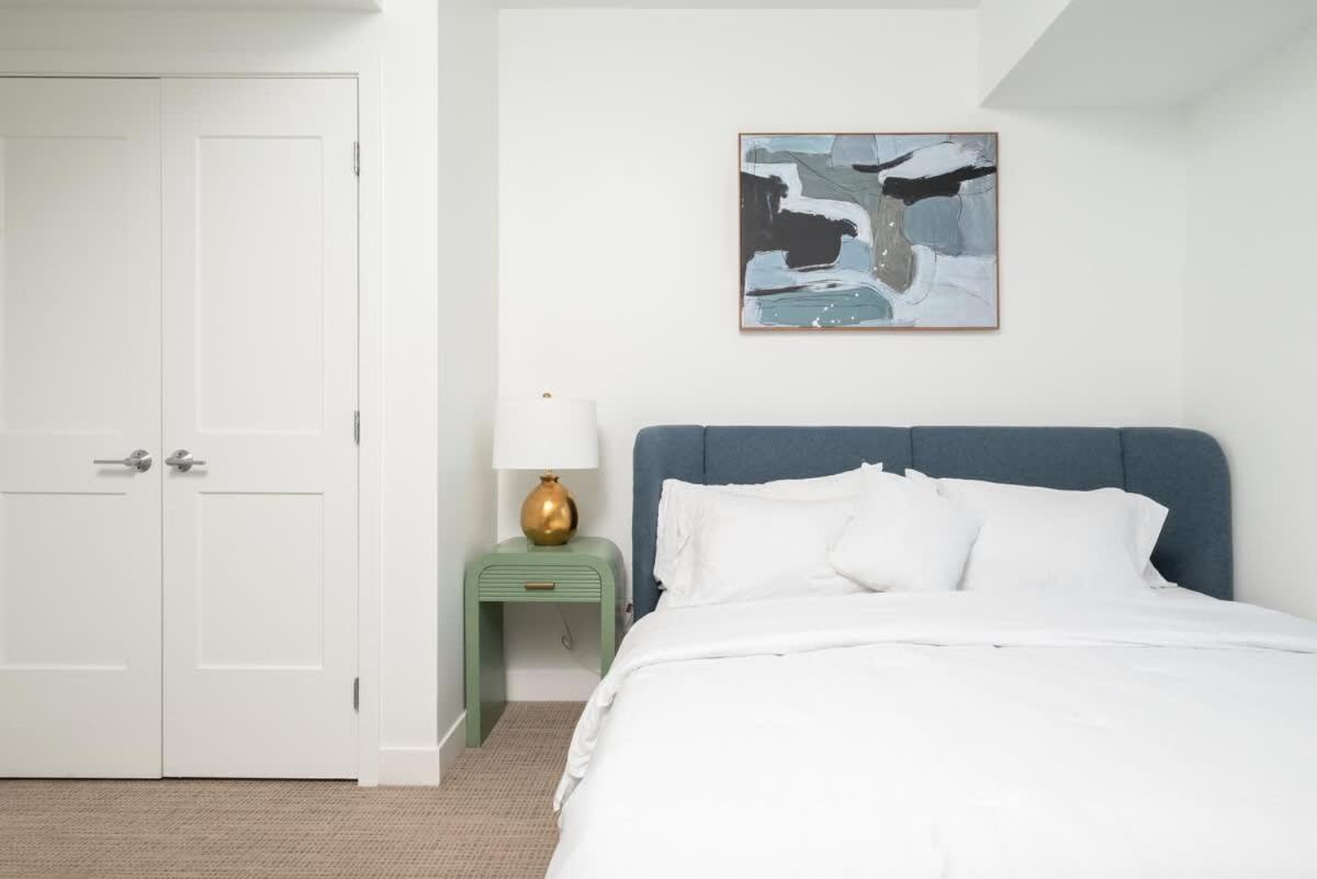 Serene King Bed By Mit Harvard Gym